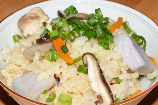 サトイモとゴボウの炊き込みご飯